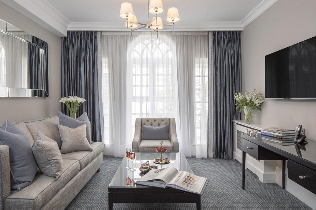 The Johnstown Estate - Executive Suite lounge